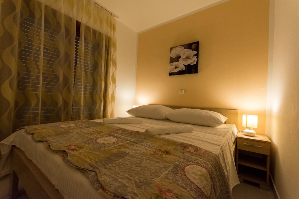 Apartments Bisera Трогир Экстерьер фото